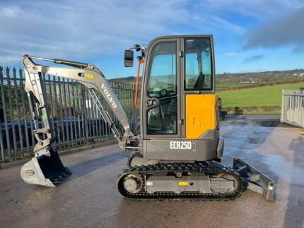 Mini Pelle Volvo ECR25D
